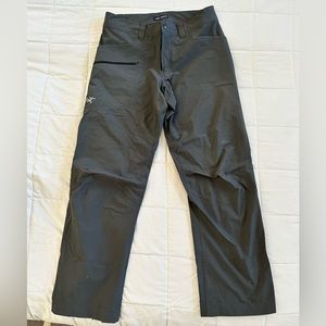 Arcteryx Men’s lightweight nylon hiking pant size 32